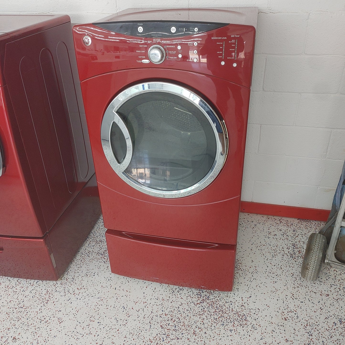Used GE 7.5 Cubic ft Electric Dryer with Pedestal
